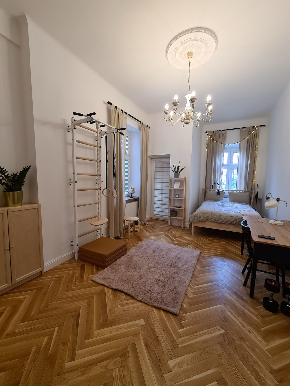 BenchK Sprossenwand 721 mit Klimmzugstange aus Stahl und Turnzubehör – Ansicht 3