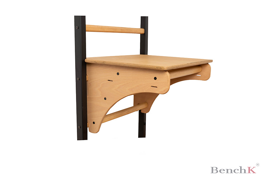 BenchK Sprossenwand 212B mit verstellbarer Klimmzugstange, abnehmbarer Tischplatte als Schreibtisch und Turnzubehör A076 – Ansicht 2