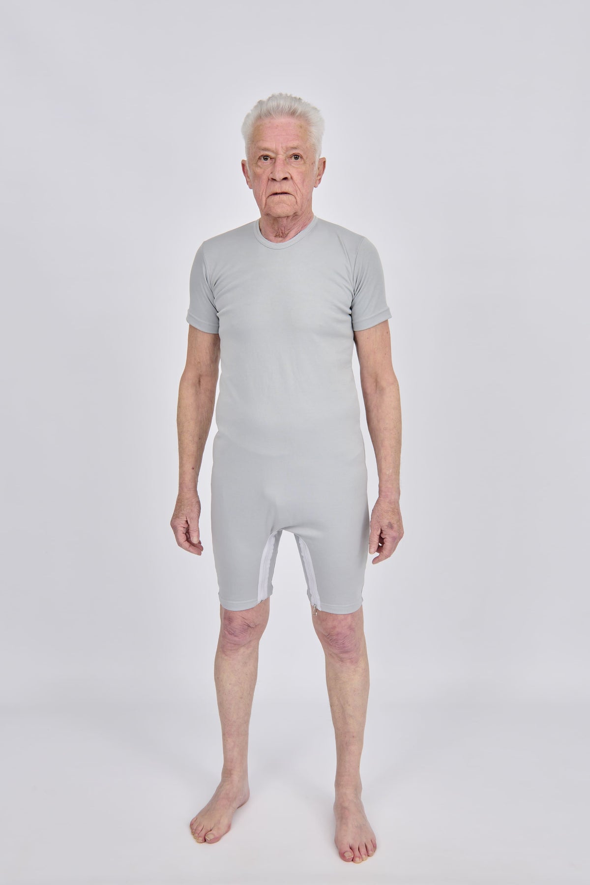 anne-lore by Van Herck Body in grauer, Reißverschluss auf den Rücken und zwischen den Beinen – Ansicht 3