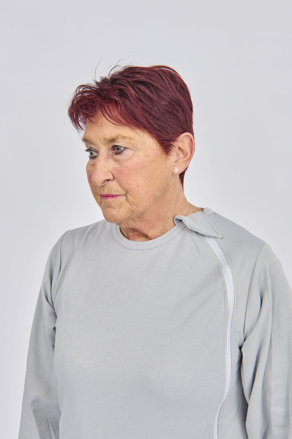 anne-lore by Van Herck Pyjama grau, Reißverschluss vorne und zwischen den Beinen – Ansicht 9