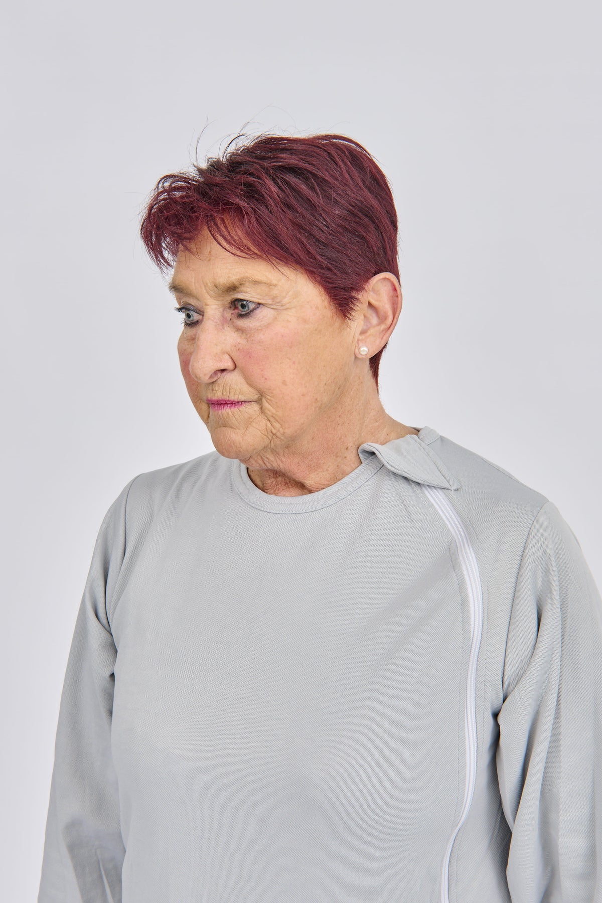 anne-lore by Van Herck Pyjama grau, Reißverschluss vorne und zwischen den Beinen – Ansicht 9