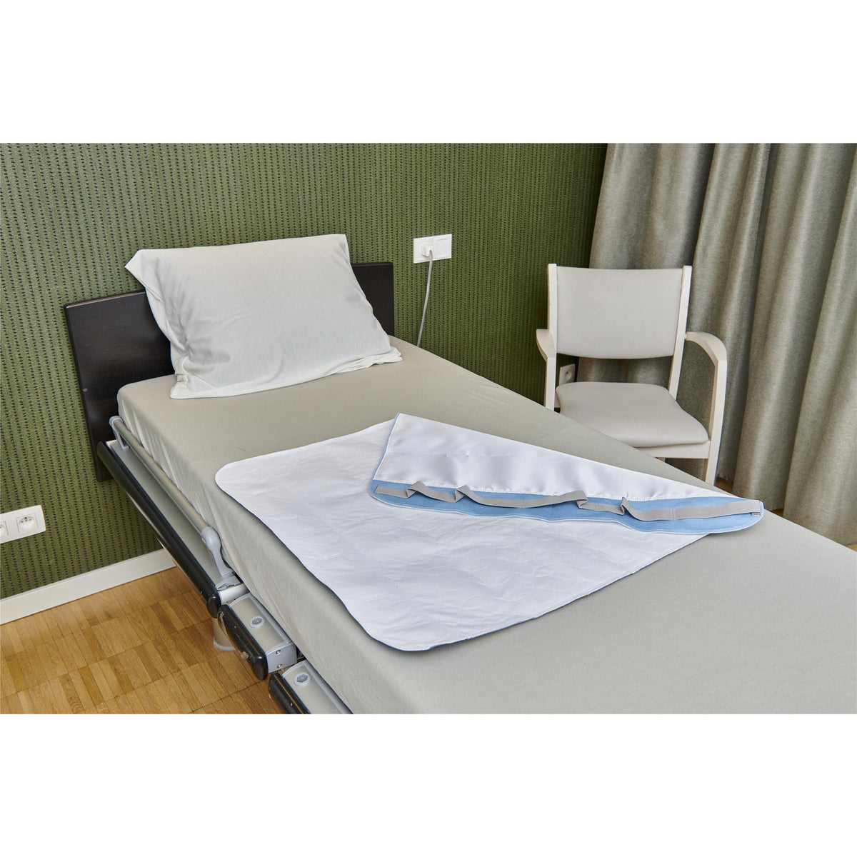 anne-lore by Van Herck waschbare Inkontinenzunterlage, PES/PU, 75/90 cm, 440 g/m², mit Gleitschicht im Mittel und Handgriffe an die Seiten – Ansicht 2