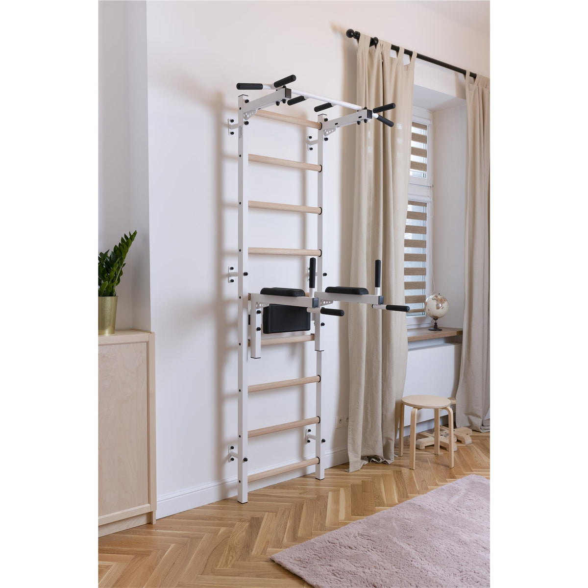 BenchK Sprossenwand 722 mit Klimmzugstange aus Stahl und Dipstange – Ansicht 3