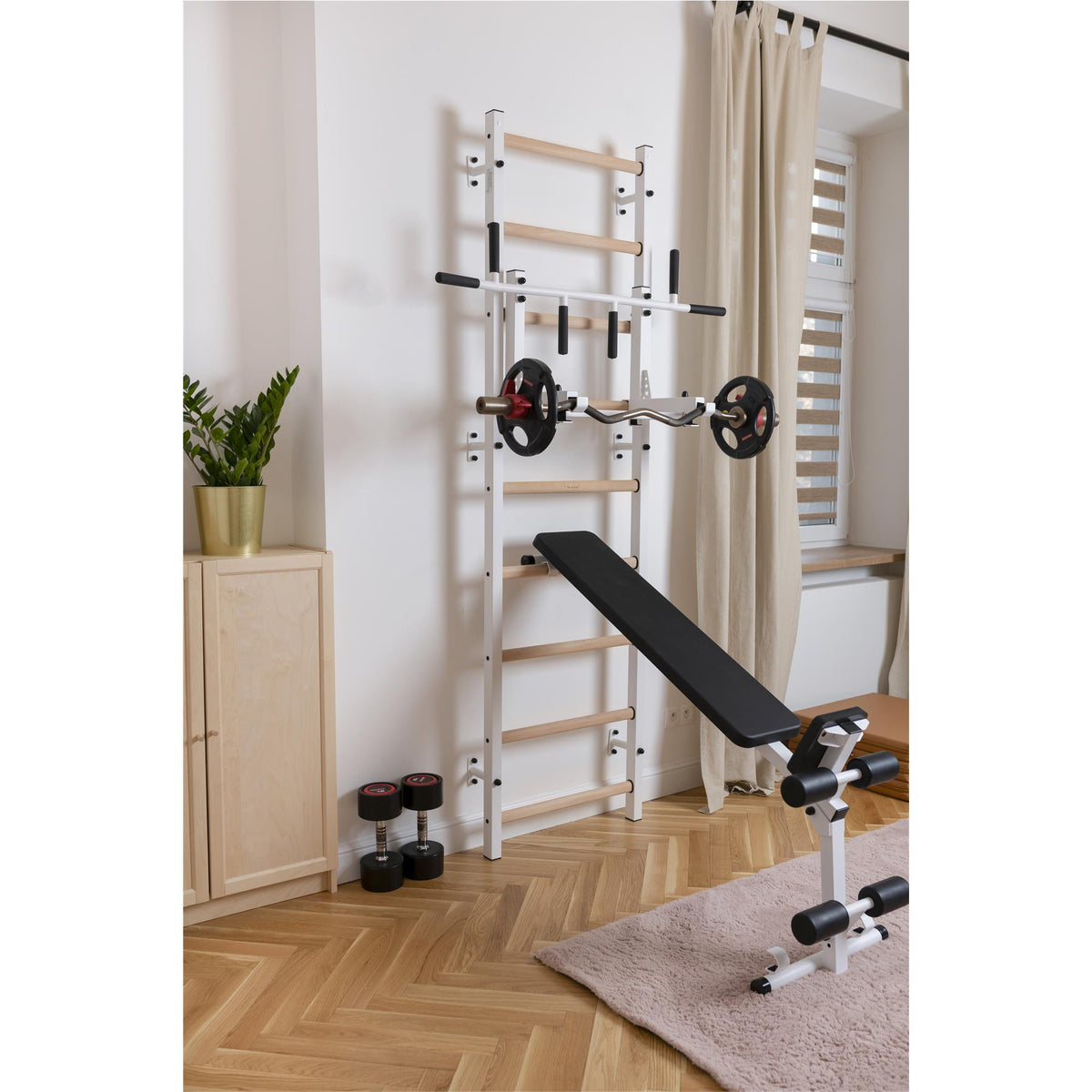 BenchK Sprossenwand 733 mit Klimmzugstange aus Stahl als Langhantelhalter, Dipstange und Trainingsbank – Ansicht 3