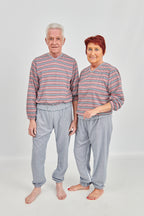 anne-lore by Van Herck Pyjama blau-rot/grau-blau, Reißverschluss auf den Rücken und zwischen den Beinen – Ansicht 4