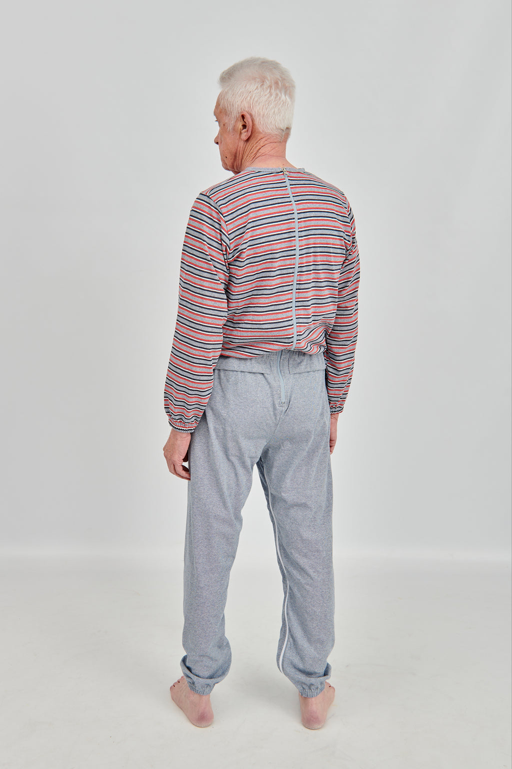 anne-lore by Van Herck Pyjama blau-rot/grau-blau, Reißverschluss auf den Rücken und zwischen den Beinen – Ansicht 2